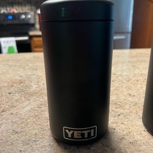 Yeti Coozie